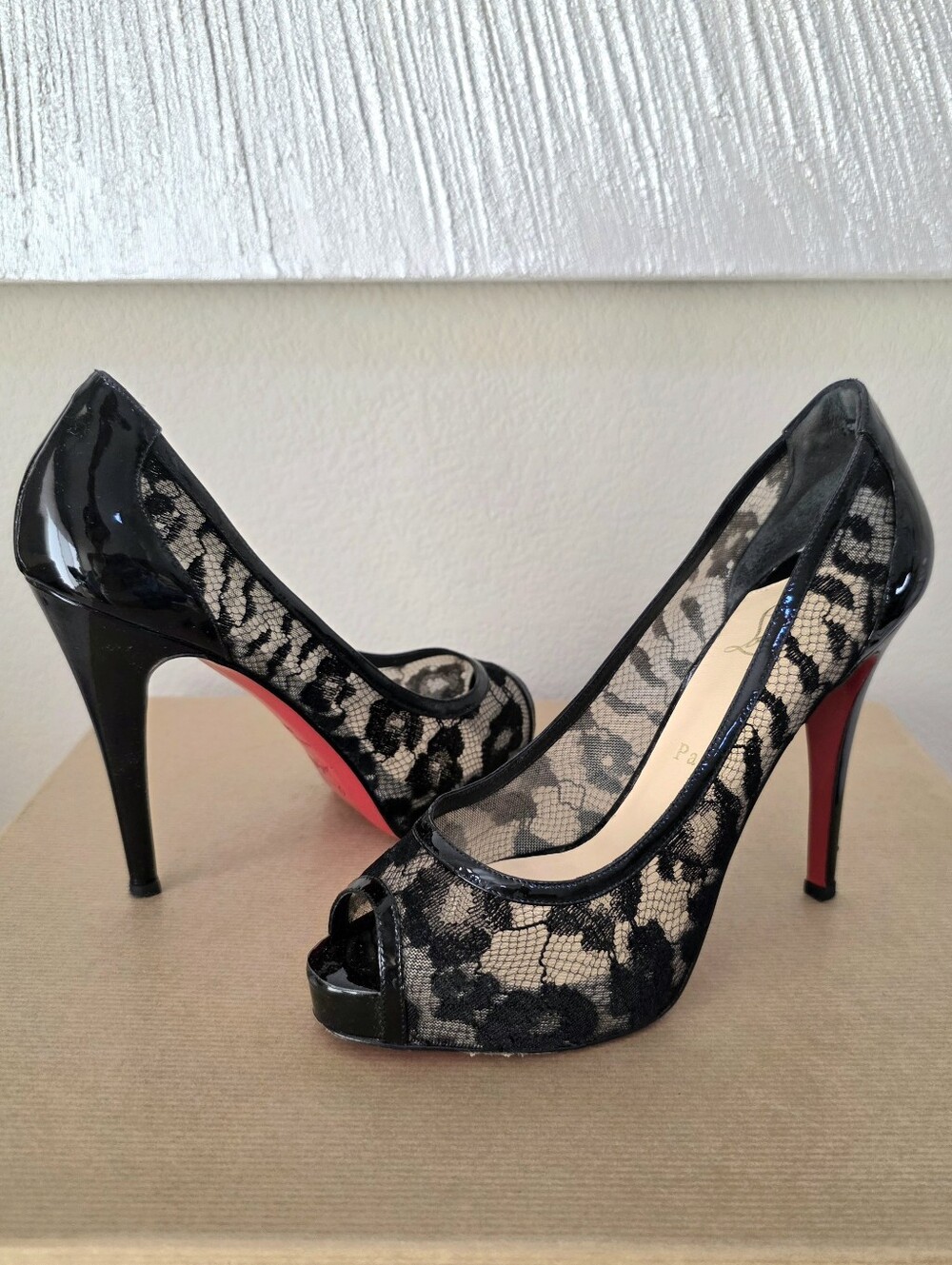 Authentic Christian Louboutin Black Lace & Patent Leather Peep Toe Pumps EU 38.5 - Picture 3 of 16